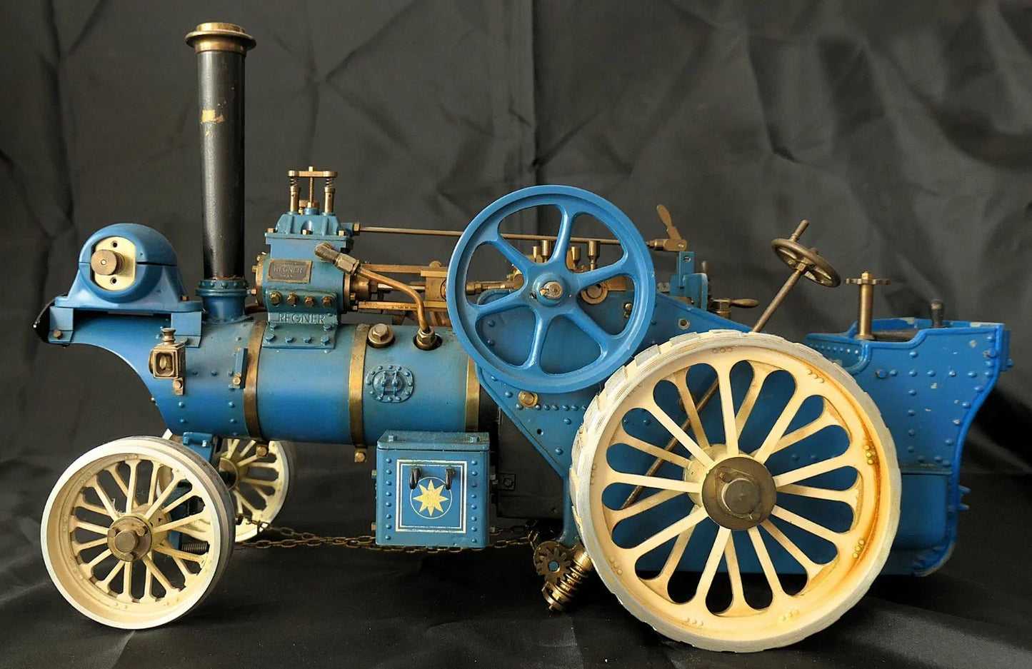 Tracteur à vapeur Lanz de marque Regner