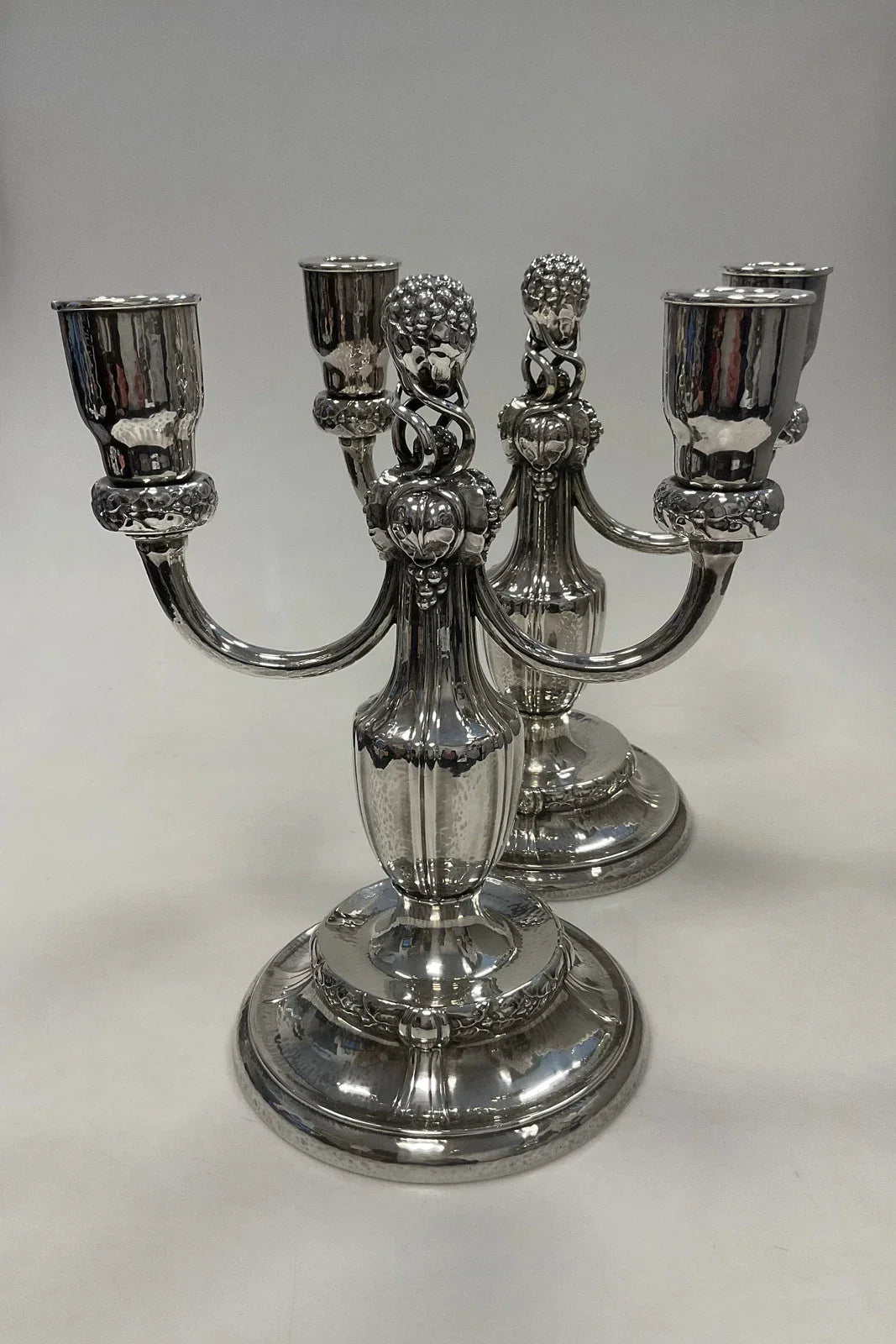 Paire de bougeoirs en argent