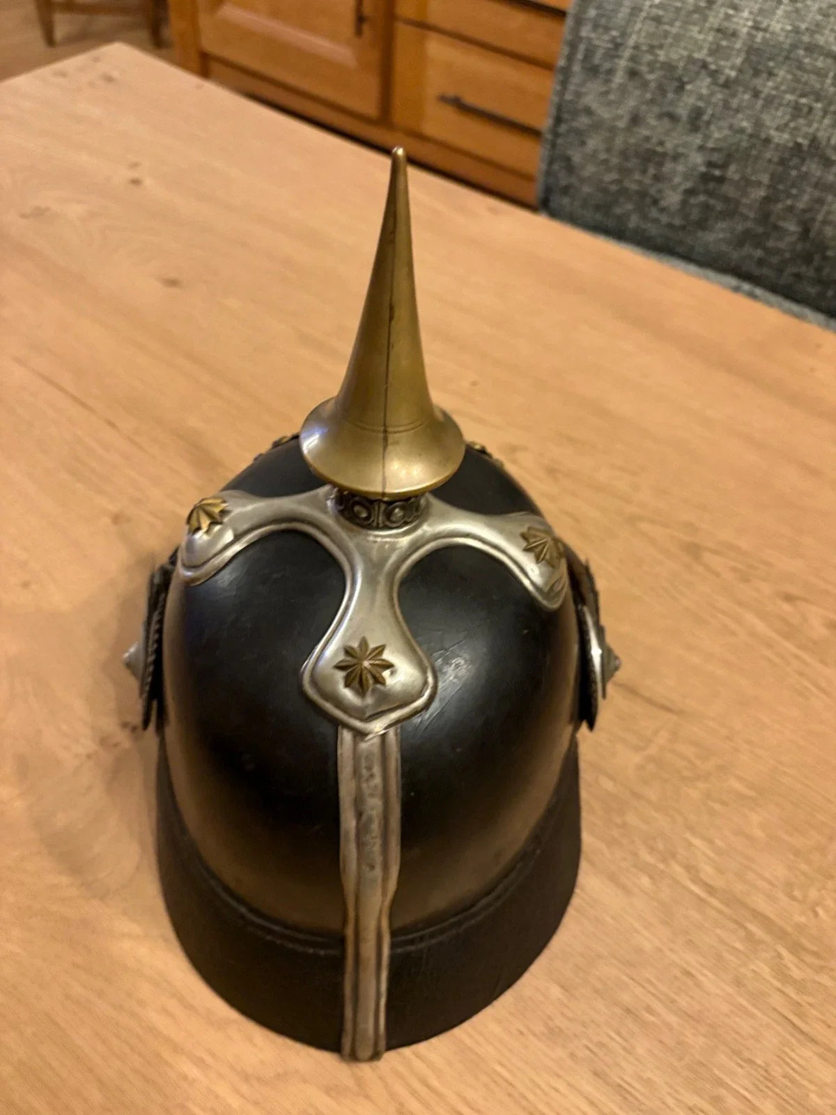 Casque à pointe (Pickelhaube / Spikehelmet) – Officier prussien semi-angulaire (1842-1860)
