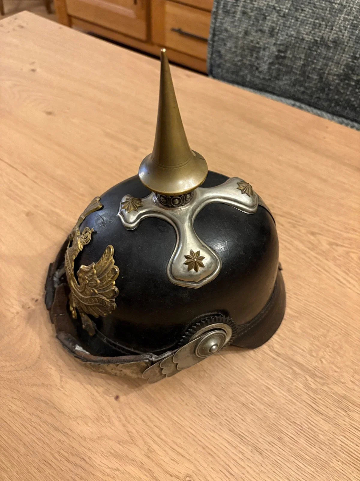 Casque à pointe (Pickelhaube / Spikehelmet) – Officier prussien semi-angulaire (1842-1860)