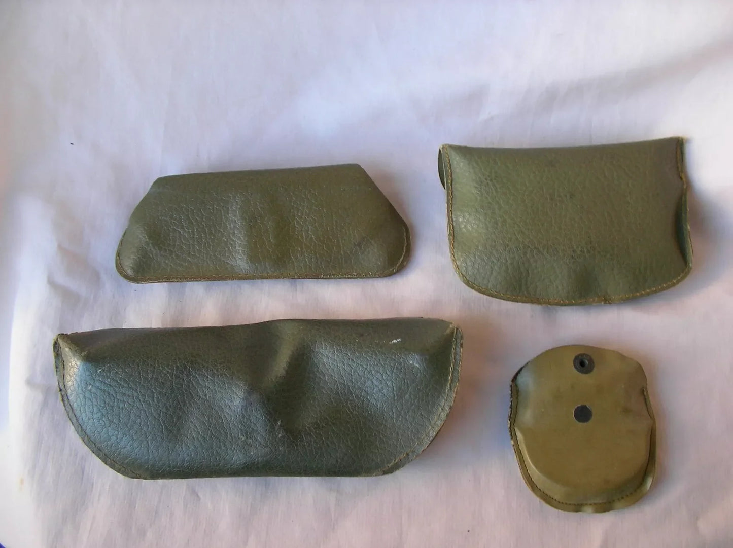 WWII – Lot de 4 Paires de Lunettes de Soleil Militaires Américaines avec Étuis (1944-1945)
