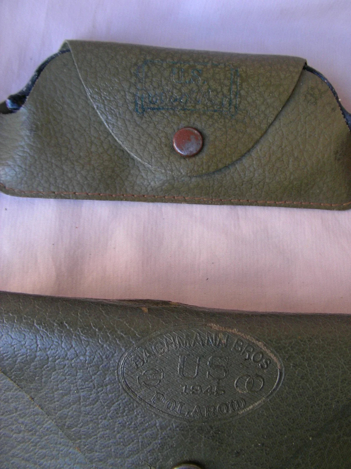 WWII – Lot de 4 Paires de Lunettes de Soleil Militaires Américaines avec Étuis (1944-1945)