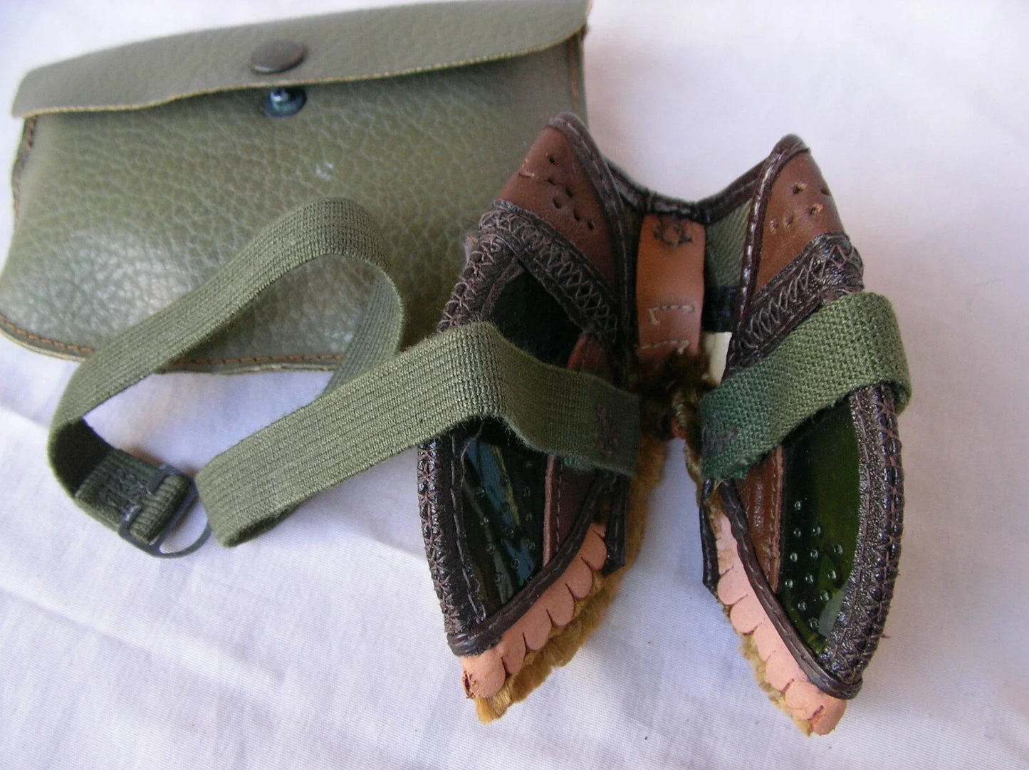 WWII – Lot de 4 Paires de Lunettes de Soleil Militaires Américaines avec Étuis (1944-1945)