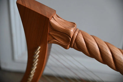 Harpe romane en merisier massif – 23 cordes, sans levier