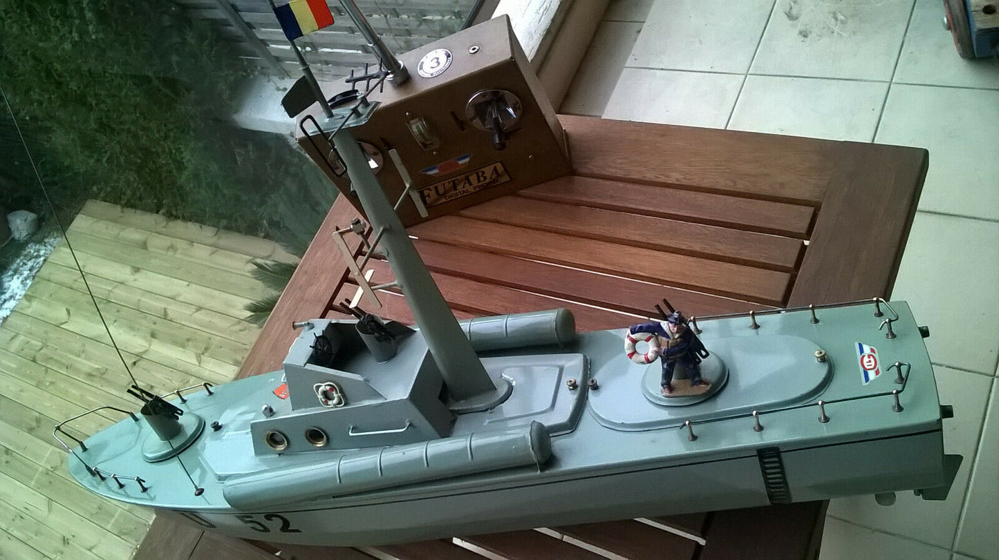 Superbe bateau vedette GIL U 52
