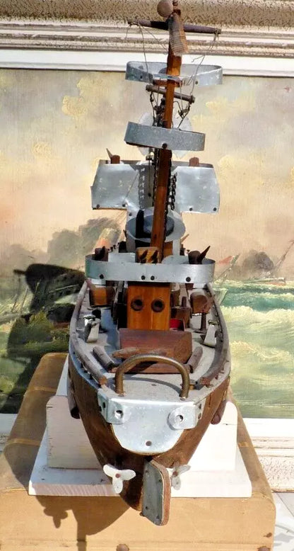MAQUETTE DE BATEAU CUIRASSÉ 1914-1918