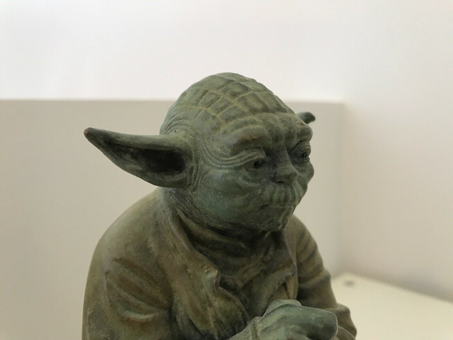 Sculpture en bronze Yoda de Star Wars