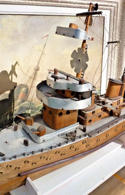 MAQUETTE DE BATEAU CUIRASSÉ 1914-1918