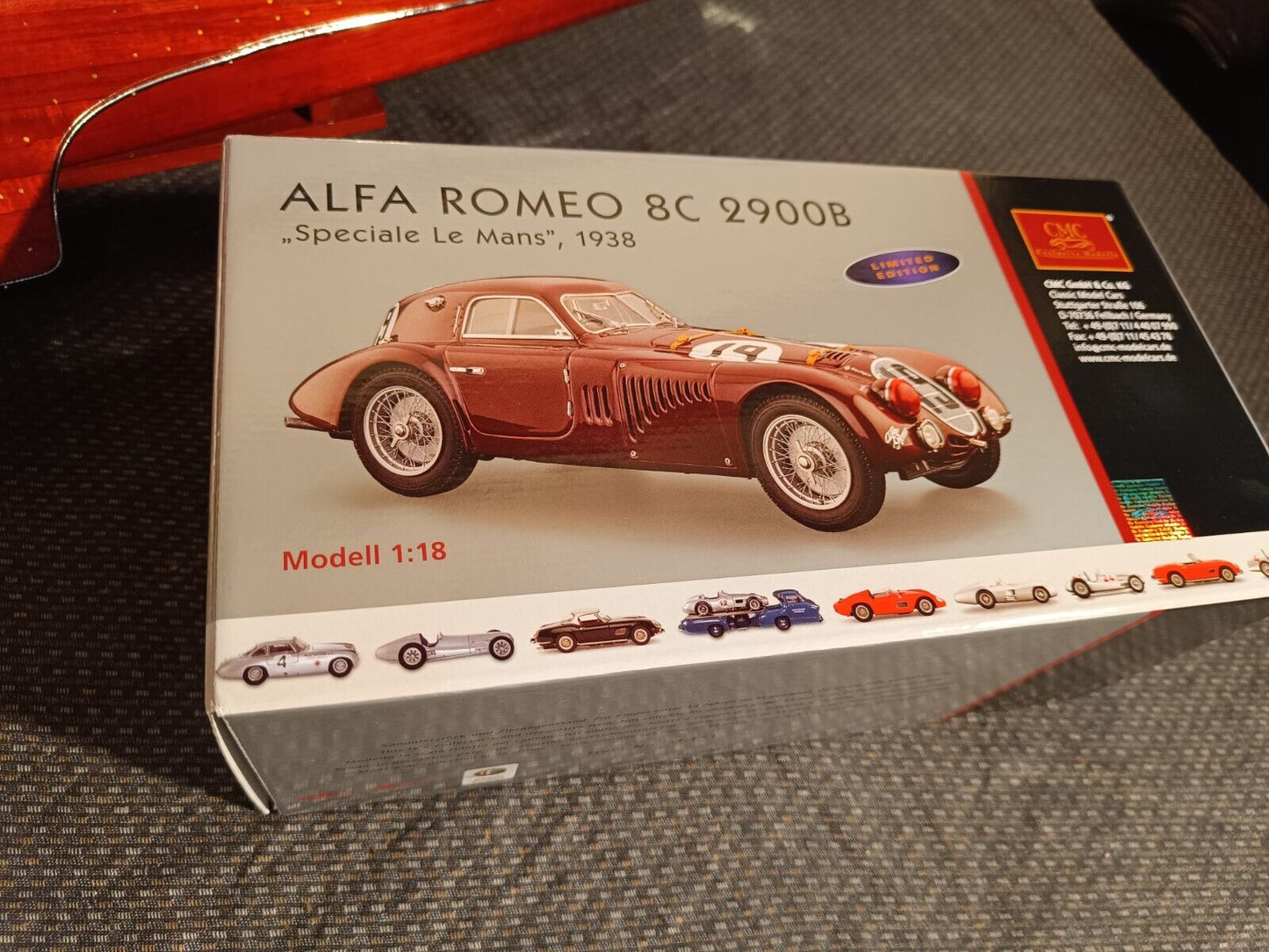 Voiture miniature CMC à l'échelle 1/18