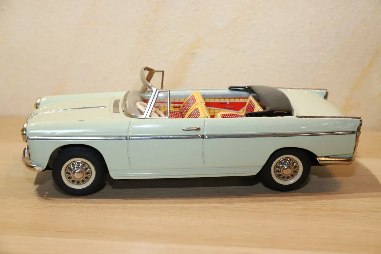Peugeot 404 cabriolet Joustra 2066