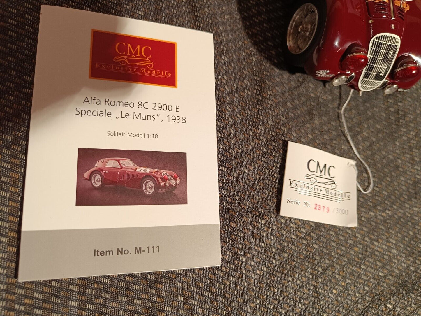 Voiture miniature CMC à l'échelle 1/18