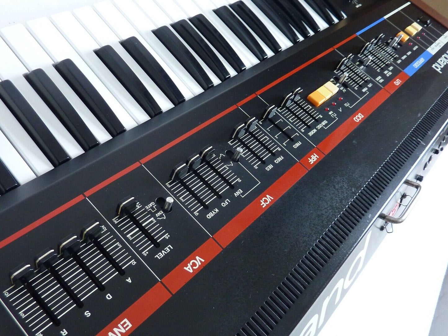 Synthétiseur Roland Juno 60
