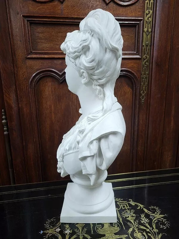 GRAND BUSTE EN BISCUIT DE FEMME