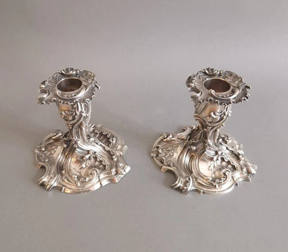 Paire de bougeoirs en argent massif
