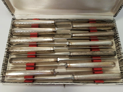 Série de 12 couteaux de table argent