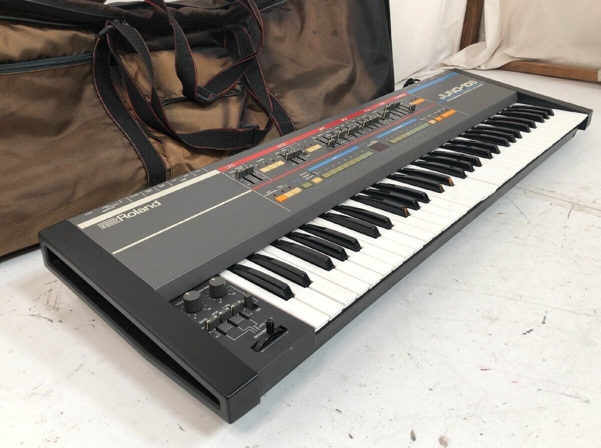 Synthétiseur analogique Roland Juno-106