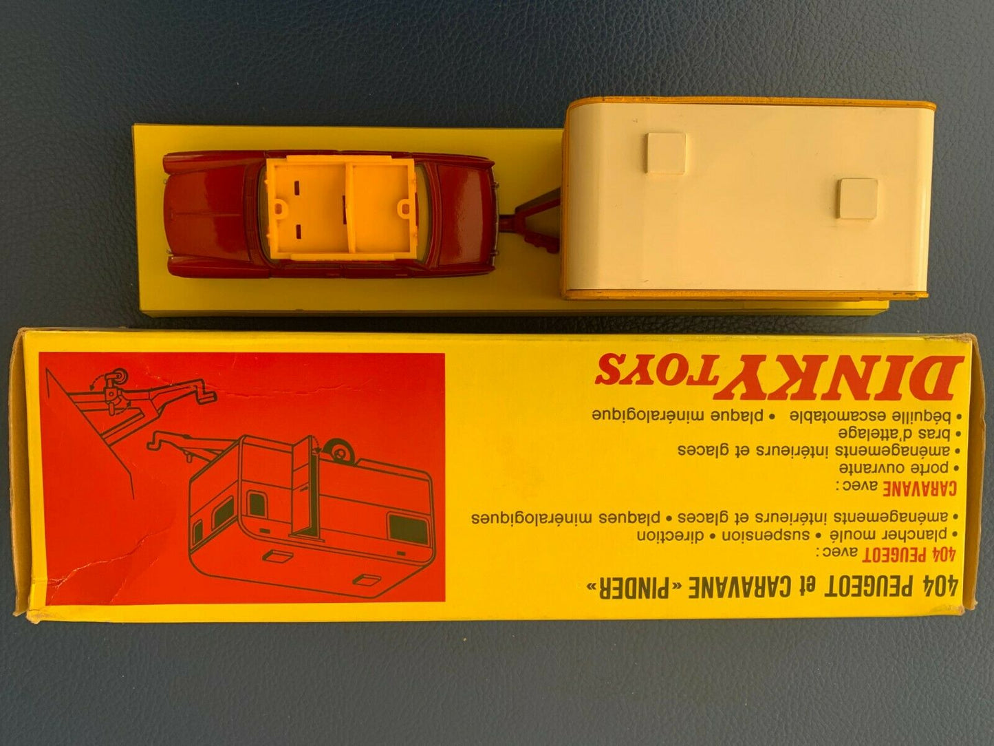 Ancien voiture  Dinky toys France 404 Peugeot et caravane Pinder