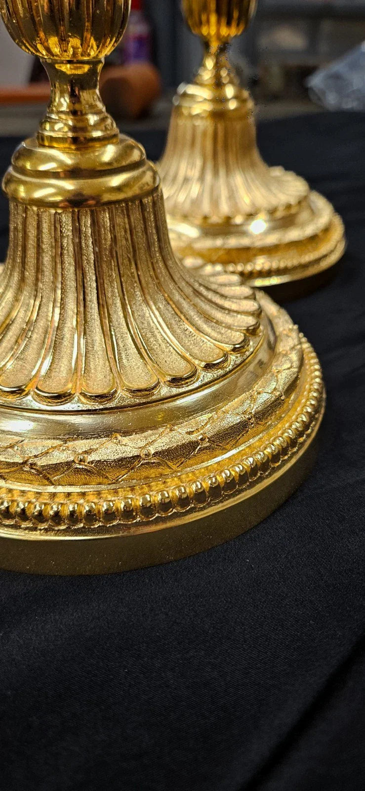 Paire de flambeaux en bronze Louis XVI doré