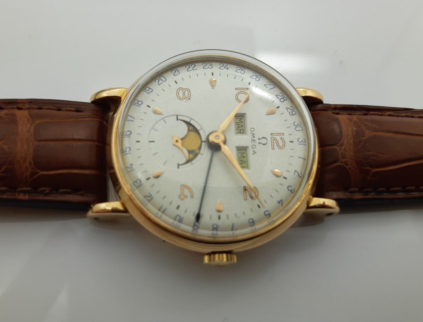 MONTRE OMEGA EN OR 18K DE 1947