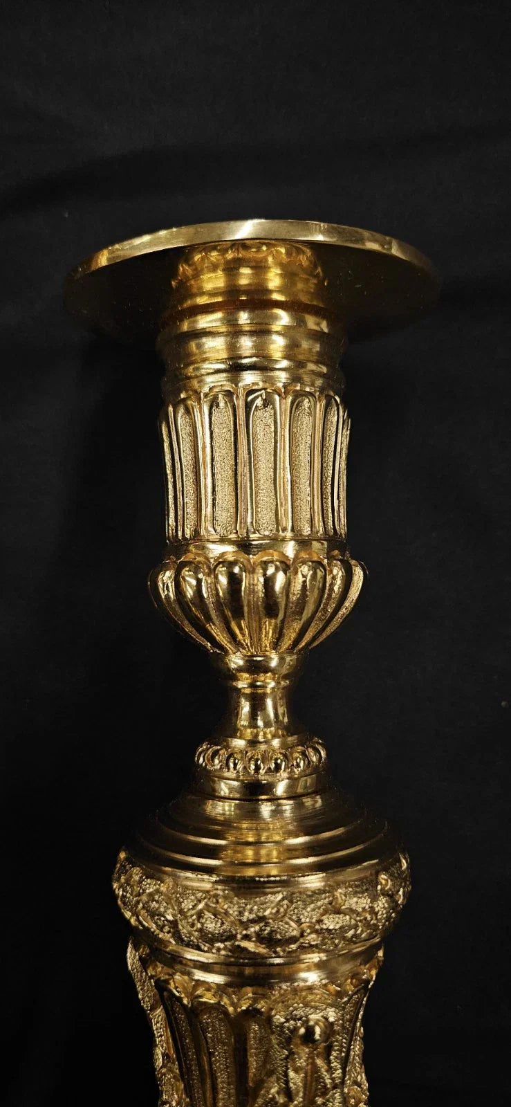 Paire de flambeaux en bronze Louis XVI doré