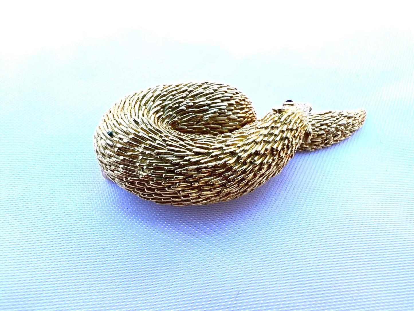 MAGNIFIQUE BROCHE FRANÇAISE EN OR 18 CARATS