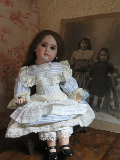 Ancienne poupée en biscuit  Bébé Jumeau 1907