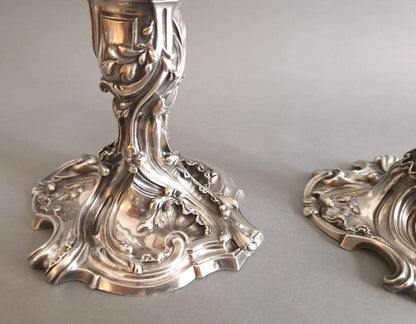 Paire de bougeoirs en argent massif