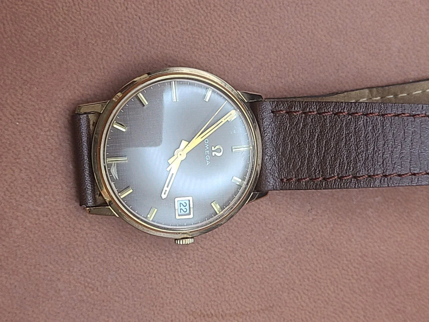 Montre oméga Genève or 18k