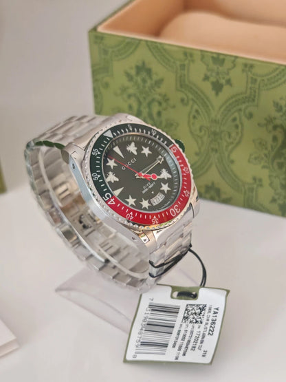 Gucci Dive YA136222 – Montre Homme – Quartz – Cadran Vert – 45 mm