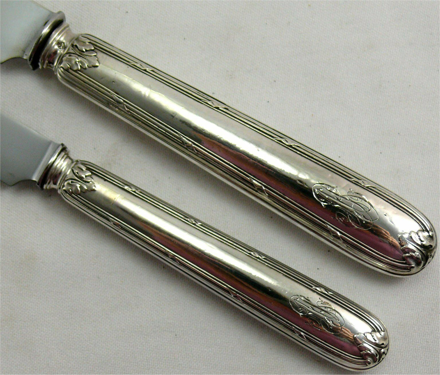 Coffret de 24 couteaux argent fourré modèle Rubans Minerve