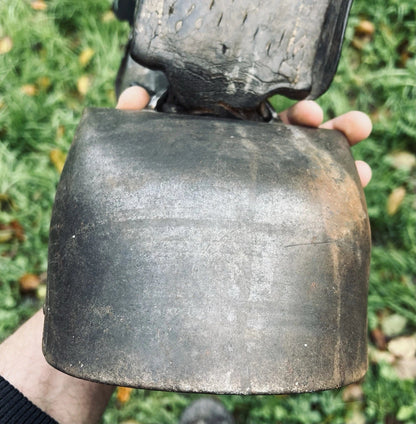 ANCIENNE CLOCHE SONNAILLE FER FORGE ART POPULAIRE DEVOUASSOUD