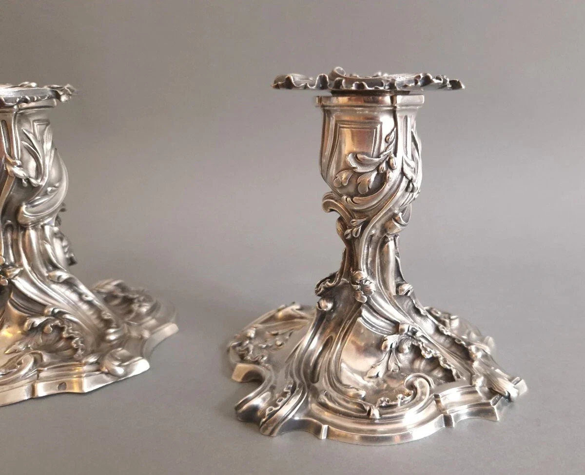 Paire de bougeoirs en argent massif