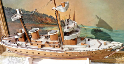 MAQUETTE DE BATEAU CUIRASSÉ 1914-1918