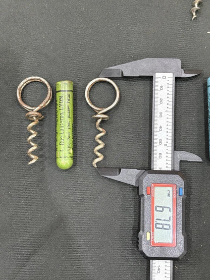 T39 – Lot de 6 anciens tire-bouchons avec étuis