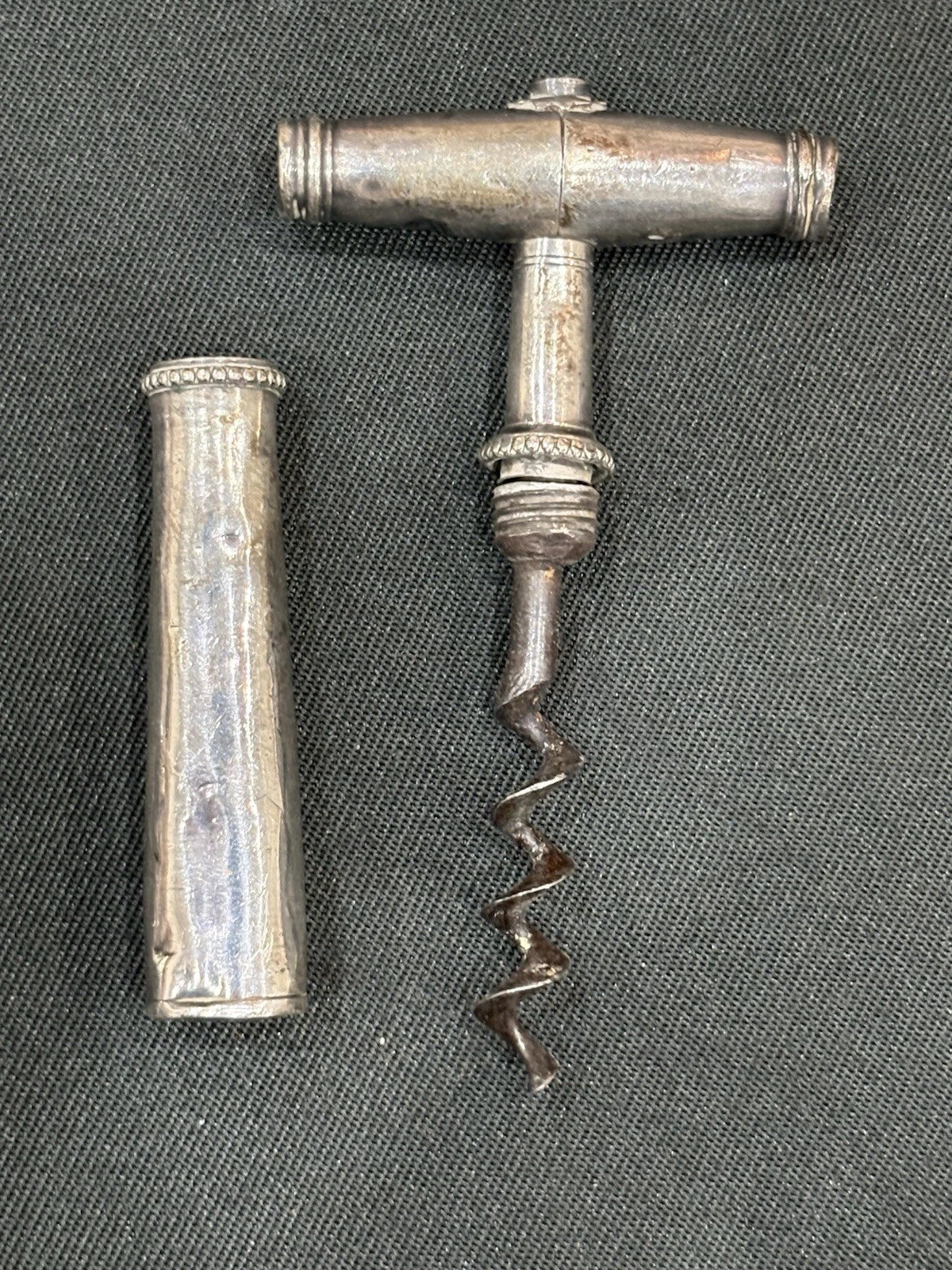T39 – Lot de 6 anciens tire-bouchons avec étuis