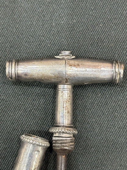 T39 – Lot de 6 anciens tire-bouchons avec étuis