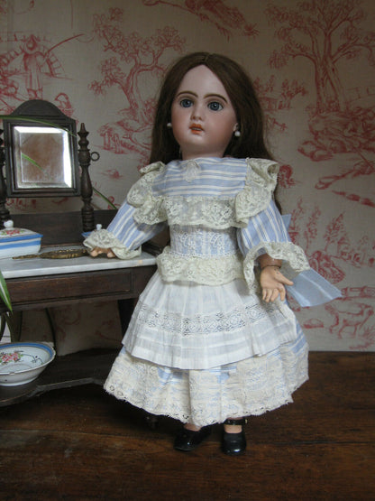 Ancienne poupée en biscuit  Bébé Jumeau 1907