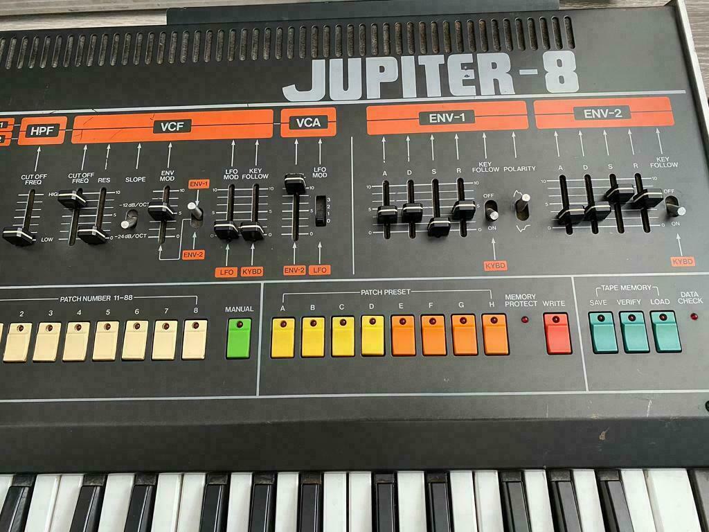 Synthétiseur Roland Jupiter 8