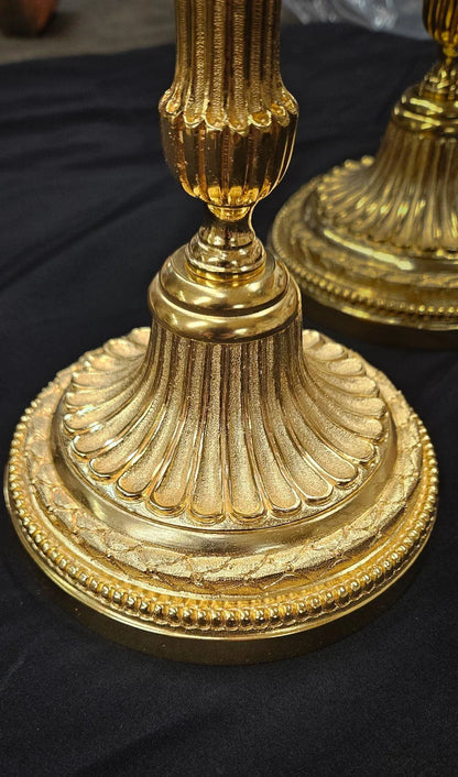 Paire de flambeaux en bronze Louis XVI doré