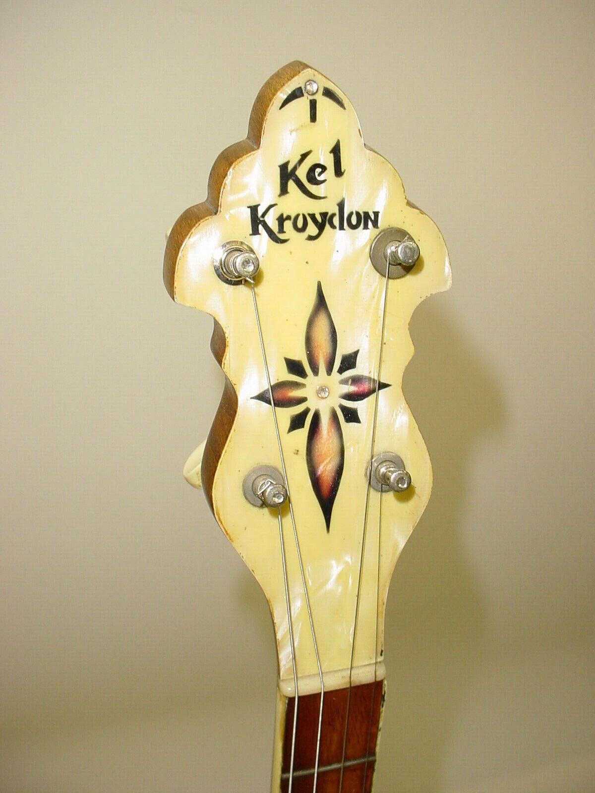 Banjo à résonateur ténor 4 cordes des années 1930