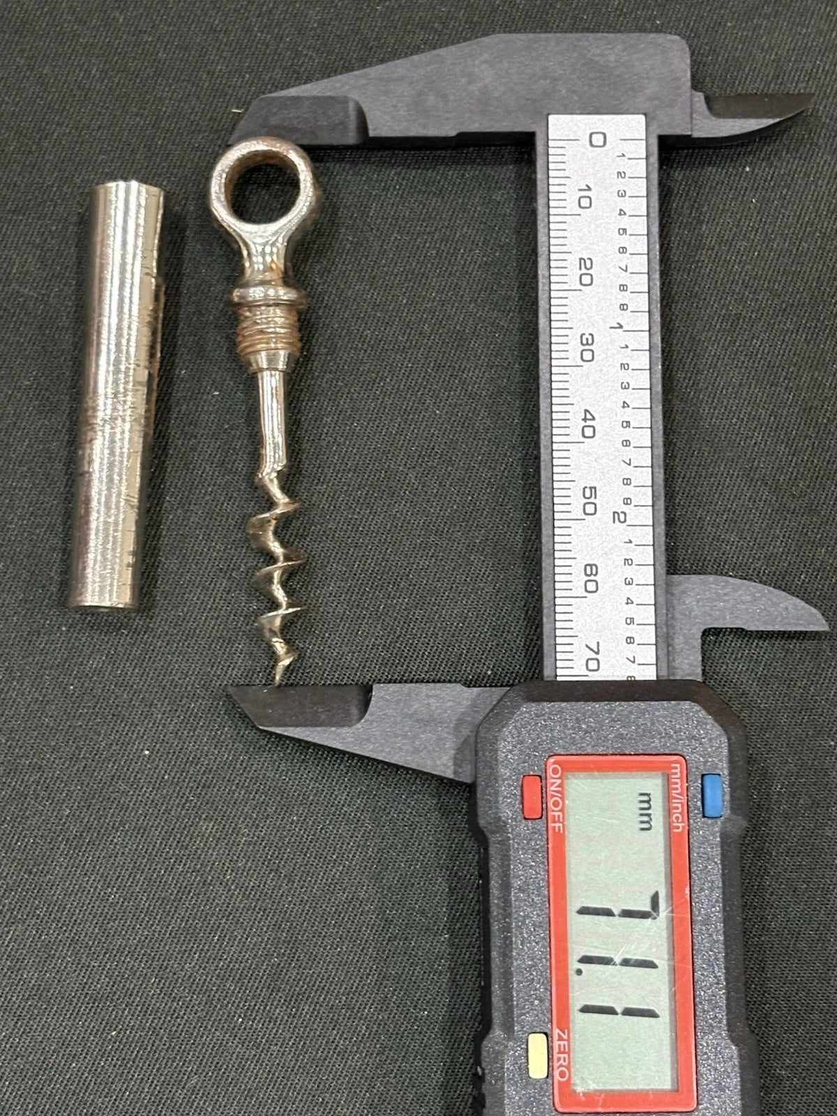 T39 – Lot de 6 anciens tire-bouchons avec étuis