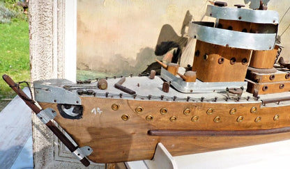 MAQUETTE DE BATEAU CUIRASSÉ 1914-1918