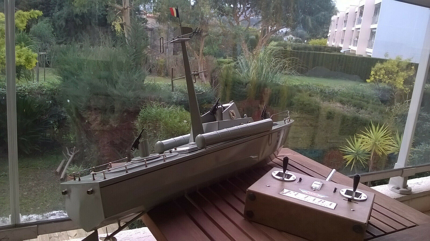 Superbe bateau vedette GIL U 52
