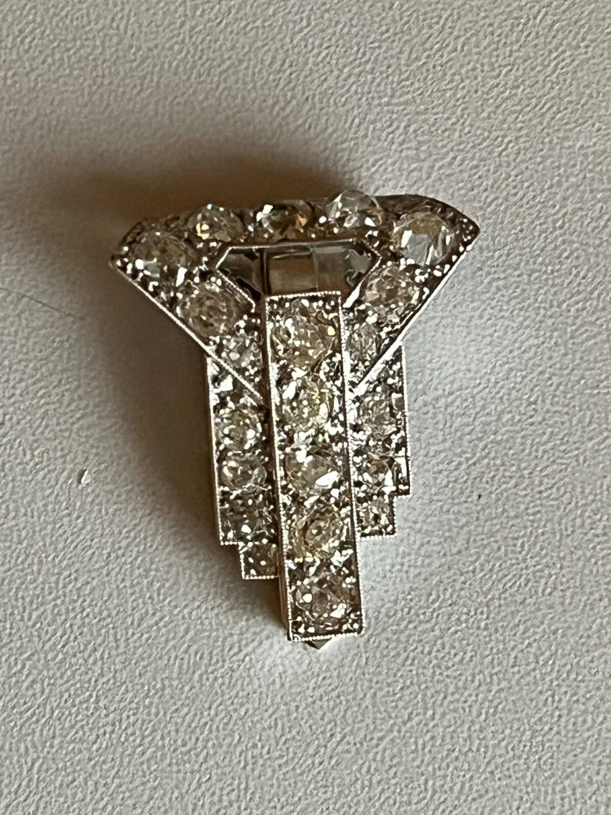 Broche clip Art Déco en diamants – 2,40 ct