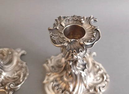 Paire de bougeoirs en argent massif