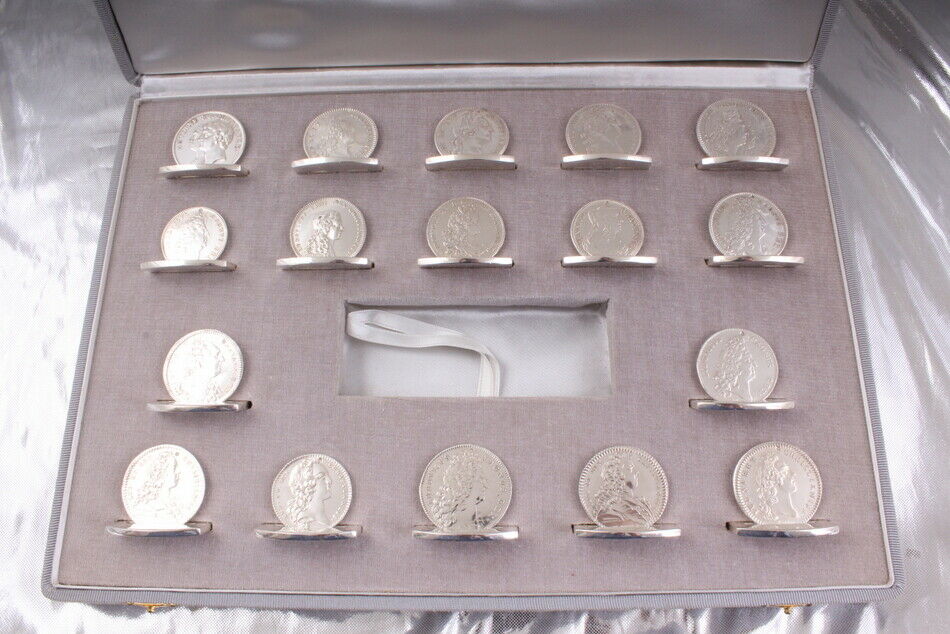 Ensemble de 17 porte-menus Hermès Paris en argent massif