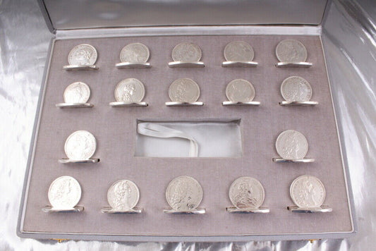 Ensemble de 17 porte-menus Hermès Paris en argent massif