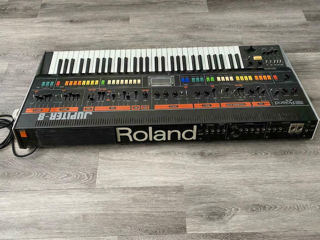 Synthétiseur Roland Jupiter 8