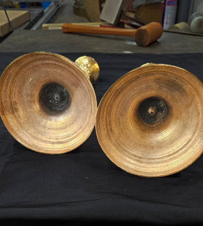 Paire de flambeaux en bronze Louis XVI doré