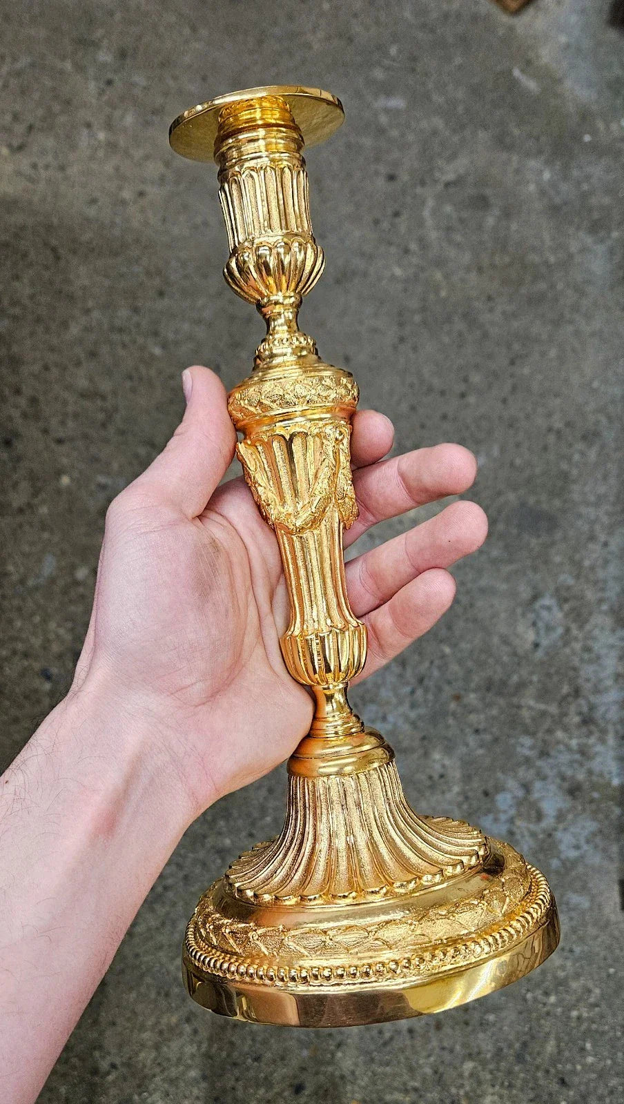 Paire de flambeaux en bronze Louis XVI doré